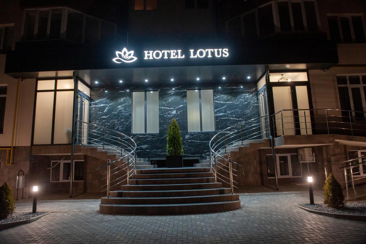 Lotus Hotel Chisinau Exterior photo