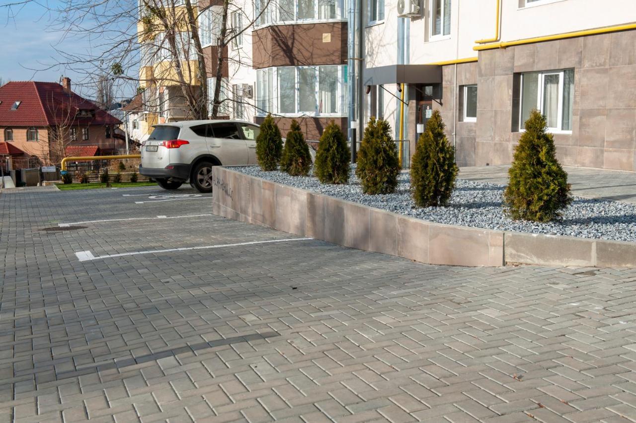 Lotus Hotel Chisinau Exterior photo