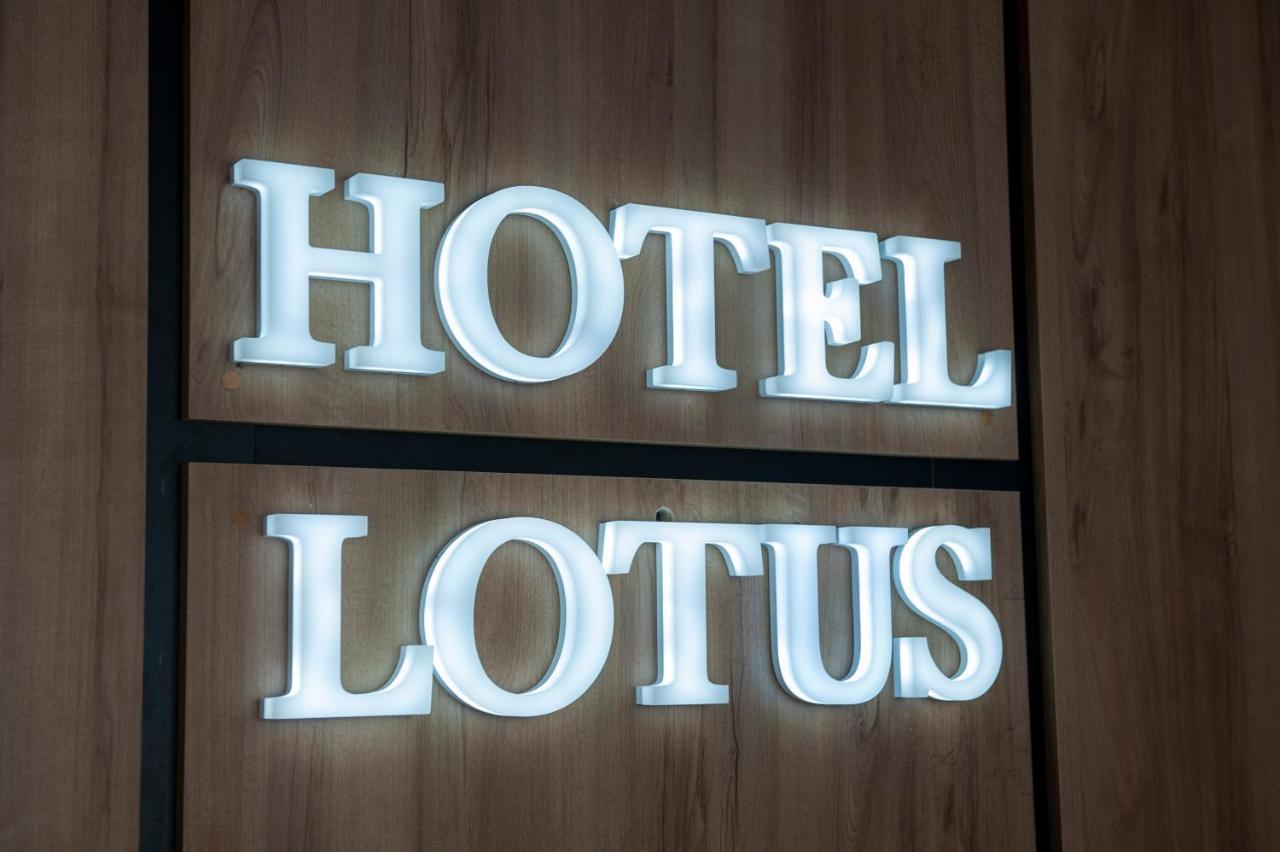 Lotus Hotel Chisinau Exterior photo