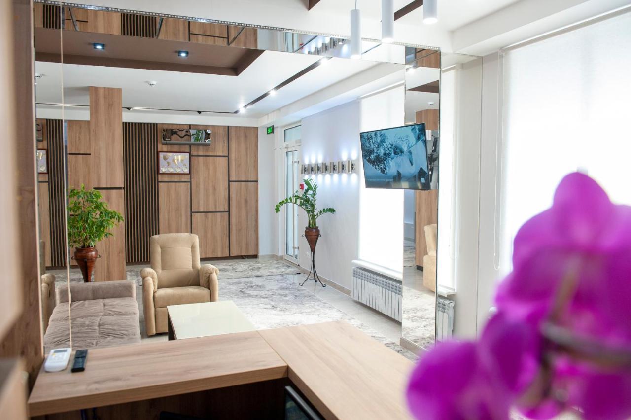 Lotus Hotel Chisinau Exterior photo