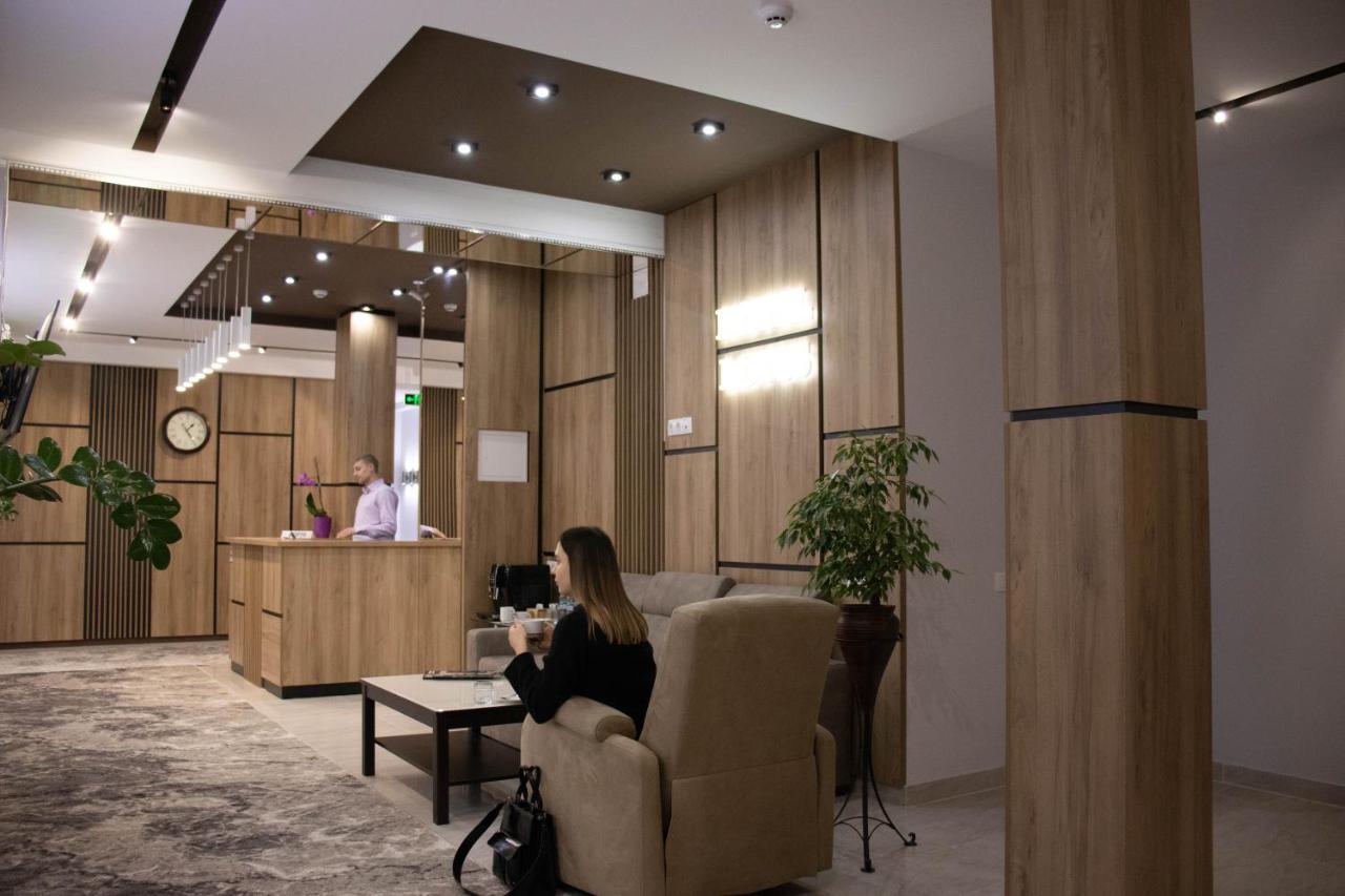 Lotus Hotel Chisinau Exterior photo