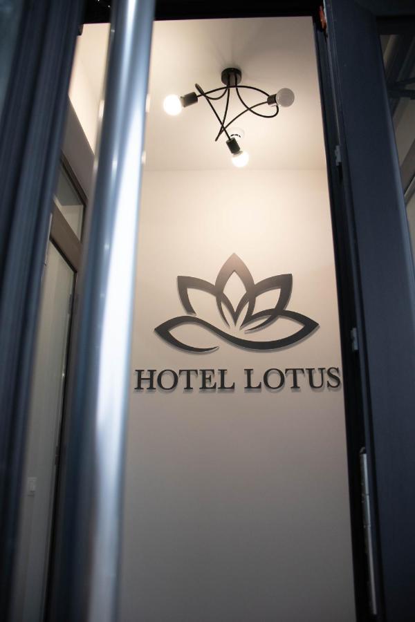 Lotus Hotel Chisinau Exterior photo